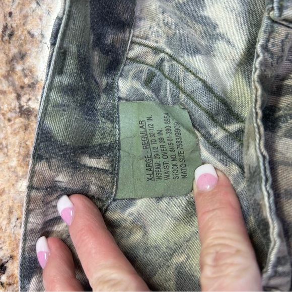 Men's Mossy Oak Breakuo Camouflage Hunting Pants - Picture 2 of 9